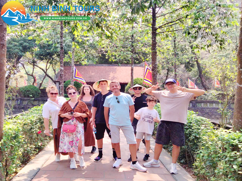 Ninh Binh Group Tour 1 Day - Max 9 Pax in Limousine Dcar - Visit: Hoa Lu - Trang An - Mua Cave - Departure From Hanoi