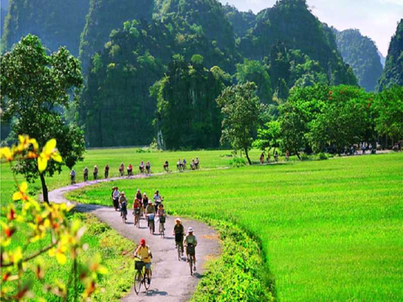 Hanoi - Halong Bay - Lan Ha Bay - Sapa - Ninh Binh - Hanoi - Tour Package 6 Days 5 Nights