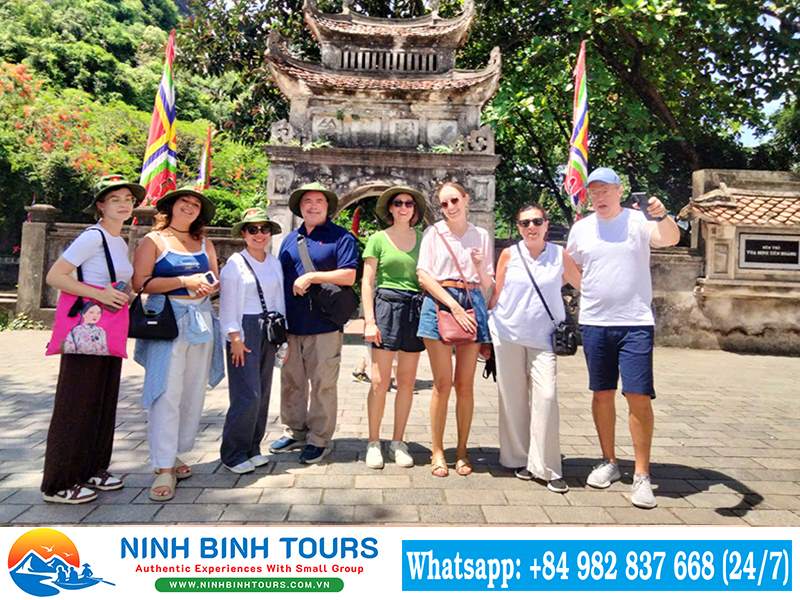 Ninh Binh Private Tour - 1 Day - Visit: Hoa Lu - Tam Coc - Mua Cave - Bich Dong Pagoda - Departure from Ninh Binh