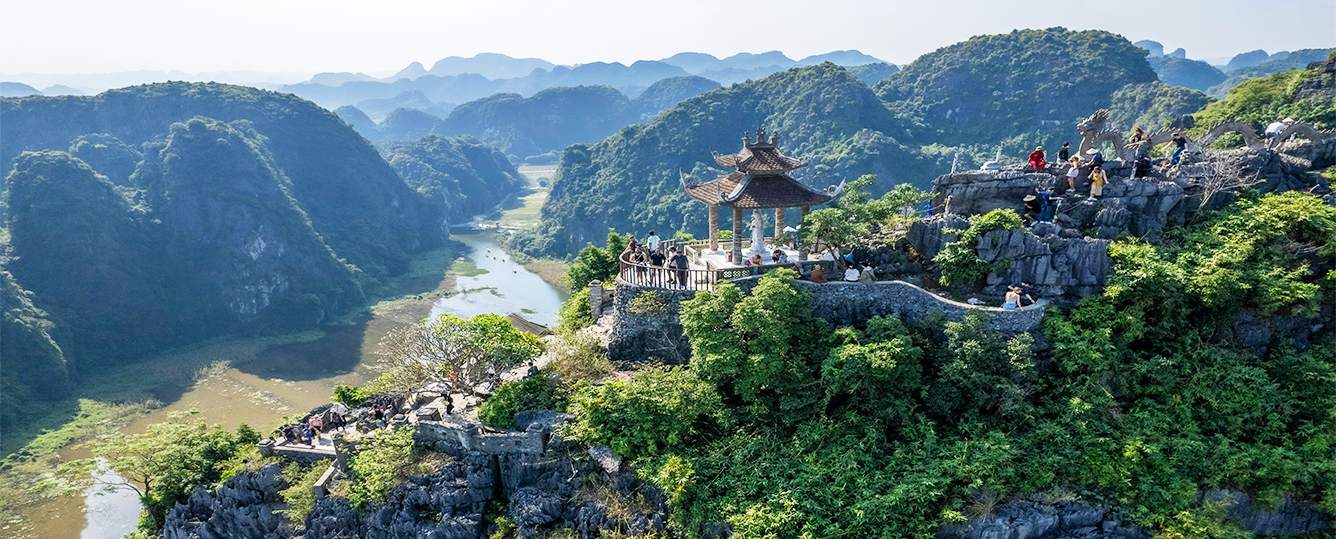Ninh Binh Private Tours - 1 Day - Visit: Hoa Lu - Trang An - Mua Cave - Bich Dong Pagoda - Departure from Hanoi